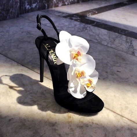 Fashion Bomb Daily on Instagram: “Pretty in florals 🌸 @alzuarr $525 Pretty Venus sandals in black. Luxurious, elegant and perfect for spring. Hot! Or Hmm....?…” Gold Stiletto Heels, Gold Stilettos, Winter Heels, Cute Shoes Heels, Fancy Shoes, Cute Heels, Girly Shoes, Aesthetic Shoes, Fabulous Shoes