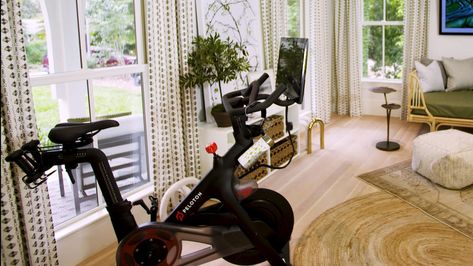 Treadmill Machine, Spin Studio, Good Drive, Peloton Bike, Ways To Stay Healthy, Bike Components, Home Workout Equipment, Small Home Office, Tropical Houses