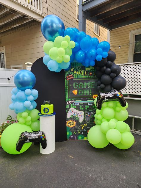 Game is ON.... Gamers Party Ideas, Xbox Party, Party Ballons, Video Game Cakes, Son Birthday, Video Games Birthday Party, Photo Balloons, Video Game Party, Video Games Birthday