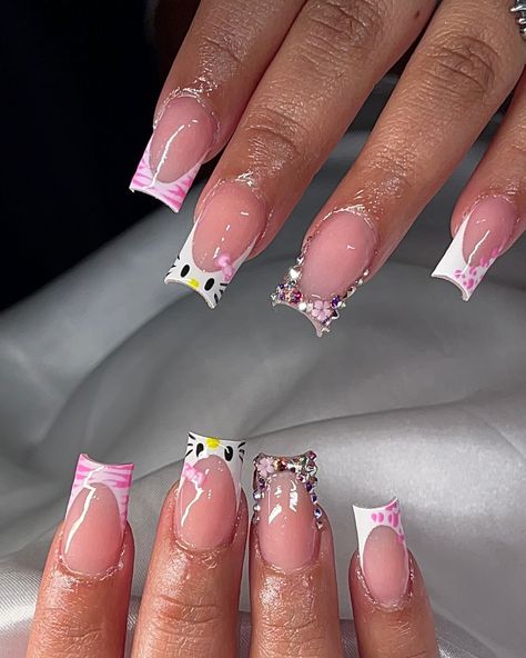 Hello kitty sets never fail to eat ☺️🤌🏽 #hellokitty #frenchies #blingnails #hellokittynails #inspo #nailart #nailinspo #freestyle #houston #houstontexas #houstonnailtech Stilleto Nails Hello Kitty, Sanrio Nails Design, Freestyle French Tip Nails, Hello Kitty Almond Nails, Acrylic Nails Freestyle, Hello Kitty Short Nails, Hello Kitty French Tip Nails, Hello Kitty Nail Set, Hello Kitty Acrylics