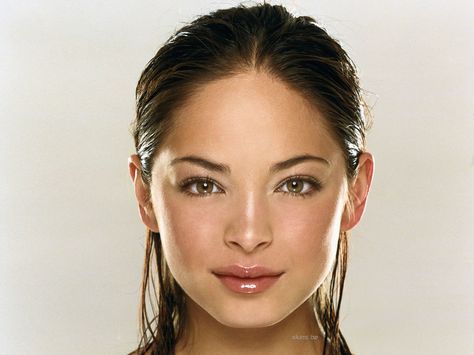 kristin kreuk Gamine Makeup, Kristin Kreuk Smallville, Kristen Kreuk, Bad Eyebrows, Wide Set Eyes, Angular Face, Waxing Salon, Dramatic Classic, Kristin Kreuk