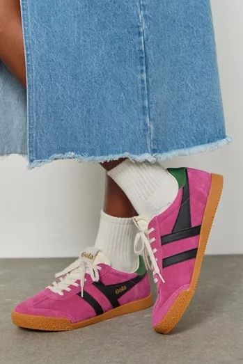 oyster Colorful Sneakers Outfit, Black Evergreen, Colorful Sneakers, Urban Outfitters Shoes, Red Fits, Mama Style, Green Suede, Sneakers Outfit, Suede Sneakers