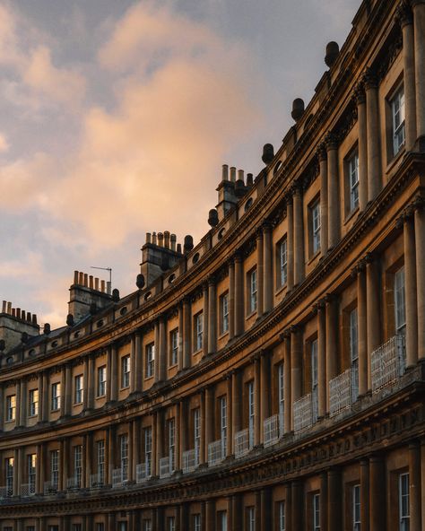 Backpacking Ireland, City Of Bath, Ireland Hotels, Ireland Weather, England Aesthetic, Bath Photography, Bath Uk, Bath England, Most Instagrammable Places