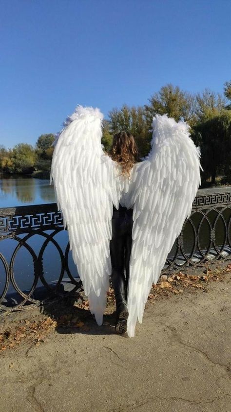 Lucifer Wings, Wings Inspiration, Diy Fairy Wings, Angel Baby Shower, Wings Cosplay, Cosplay Wings, Maternity Photo Outfits, Diy Wings, White Angel Wings