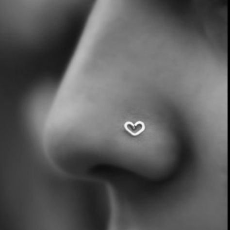 Nose Piercing Stud Ideas, Heart Stud Nose Piercing, Nose Piercing Inspo Stud, Heart Nose Piercing, Nose Peircing, Heart Nose Stud, Small Nose Studs, Cute Nose Rings, Heart Nose Rings