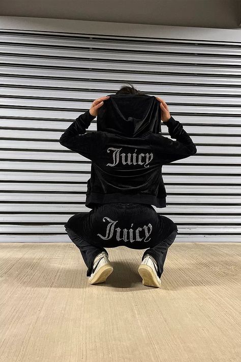 Juicy Couture Track Suit Outfits, Juicy Couture Track Suit Aesthetic, Black Juicy Couture Tracksuit, Tracksuit Aesthetic, Juicy Sweatpants, Track Suit Outfit, Juicy Track Suit, Juicy Couture Track Suit, 2000s Juicy Couture