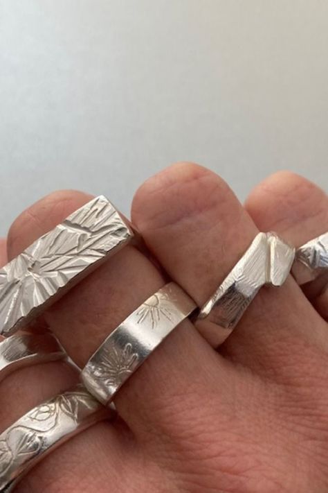 Carved Silver Ring, Hand Made Silver Jewelry, Ring Carving Ideas, Handmade Jewelry Rings, Diy Ring Designs, Textured Silver Ring, Silver Ring Making Ideas, Wax Ring Design, Handmade Jewelry Silver