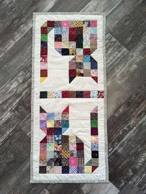 Quilt Along with Pat Sloan | A table runner for a far flung friend who's a feline fancier | Facebook Quilted Cat, Cat Table, Cat Quilt, Table Runner Pattern, Quilted Table Runners, Scrappy Quilts, Sewing For Beginners, Scrap Quilts, Quilt Sewing