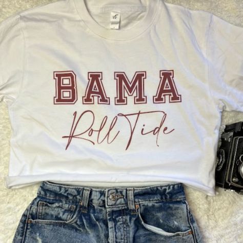 Bama Roll Tide University Of Alabama College Football Tailgate Cropped T-Shirt Crop Tee. This Is A Brand New Shirt, Hand Cropped, 100% Cotton And True To Size. Please Allow Up To 5 Business Days To Ship From California. Message Me With Questions Or Custom Requests. Alabama Gameday Outfit, College Football Tailgate, Dance Team Shirts, Alabama College Football, Alabama College, Alabama Shirts, Cut Tee Shirts, Football Tailgate, Alabama Roll Tide