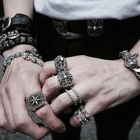 Rings Aesthetic Men, Emo Jewelry, Chains Aesthetic, Biker Rings Mens, Street Style Jewelry, Goth Guys, Aesthetic Men, Rings Aesthetic, Goth Accessories