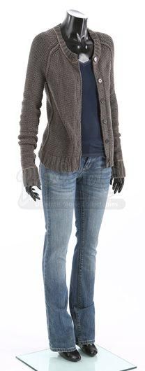 Bella Swan’s Discussing Riley Costume - I am obsessed with finding this sweater!  It's by Inhabit. Nerdy Girl Outfits, Swan Core, Brown Jeans Outfit, 2010 Outfits, 2005 Fashion, Twilight Outfits, 2007 Fashion, College Clothes, Clothing Board