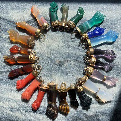 Gem Gossip, Vintage Charm Bracelet, Unusual Jewelry, Funky Jewelry, Wedding Rings Vintage, Classic Jewelry, Hand Jewelry, Sea Glass Jewelry, Leather Jewelry