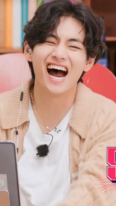 Boxy Smile, Taehyung Smile, Smile Pictures, Korean Photo, Taehyung Selca, Bts V Photos, Bts Aesthetic Wallpaper For Phone, Bts V Pictures, V Cute