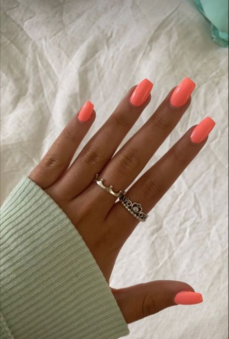 One Color Nails Simple Summer, Summer Plain Color Nails, Solid Colored Acrylic Nails, Plain Summer Nails Acrylic, Solid Gel Nail Color Ideas Spring, Acrylic Nail Designs Solid Colors, Summer Nails Inspiration 2024, Sold Nail Colors, Summer Nails Monochrome