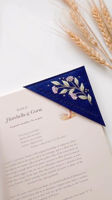 Ashrifa Anwer on Instagram: "Embroidered corner bookmarks 📖 Specially made just for you ✨ Edit : Please respect my copyright." Embroidery Bookmark Corner, Corner Bookmarks Embroidery, Embroider Bookmark, Diy Corner Bookmarks, Book Mark Ideas, Felt Corner Bookmark, Embroidery Bookmarks, Embroidered Corner Bookmark, Embroidered Bookmarks