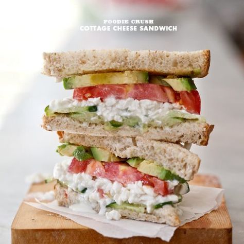 Cottage Cheese Sandwich with Avocado Cottage Cheese Sandwich, Brekkie Ideas, Simple Cottage, Vegetarian Sandwich, Foodie Crush, Healthy Sandwiches, Think Food, Cheese Sandwich, Cheese Sandwiches