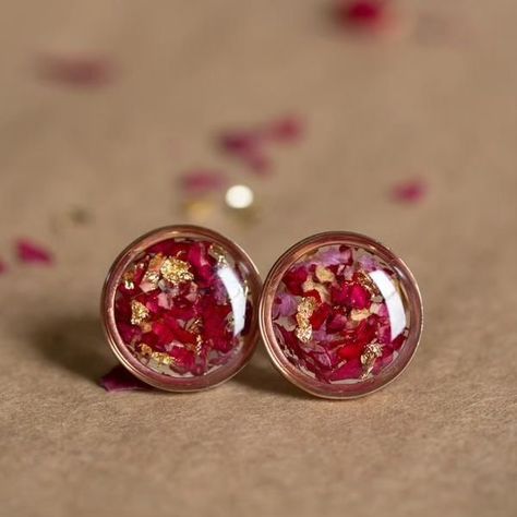 "Experience the perfect blend of nature and elegance with our rose gold preserved rose resin earring studs. Each pair is meticulously handcrafted to capture the timeless beauty of roses in a chic, wearable art form. Elevate your style with these unique treasures. 🌹✨ #HandcraftedJewelry #ResinArt #RoseGold #TimelessBeauty" #earrings #earringstud #explorepage #resinbusiness #rajathan #earring #waerableart #jewelry Rose Petal Resin Jewelry, Diy Resin Earrings, Resin Pendant Diy, Resin Jewlery, Resin Inspiration, Mustard Seed Jewelry, Faberge Jewelry, Baby Shower Photo Booth, Resin Earring