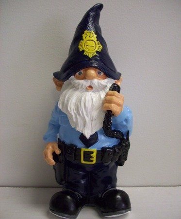 Police Gnome, Gnome Paint, Gnomes Diy, Garden Gnome, Policeman, Gnome Garden, Sports Fan, Figurines, Novelty Christmas