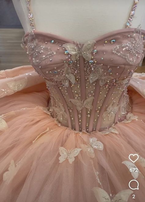 Butterfly Quince Dress, Pink Quince Theme, Gold Quince Dress, Pink Sweet 16 Dress, Rose Gold Quinceanera, Xv Dresses, Quince Themes, Quinceanera Dresses Gold, Quinceanera Pink