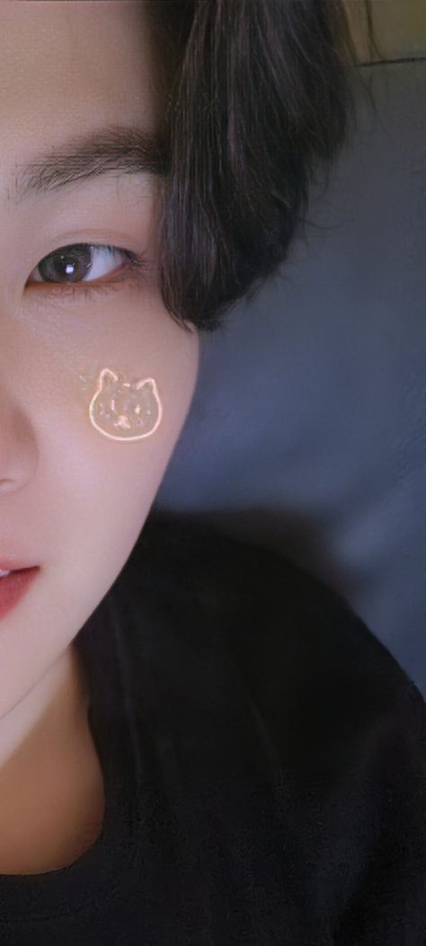 Suga As A Cat, Suga And Cat, Suga Wallpaper Cute, Min Yoongi Cat, Yoongi Cute Wallpaper, Suga Selca, Suga Cat, Suga Bts Wallpaper, Suga Instagram