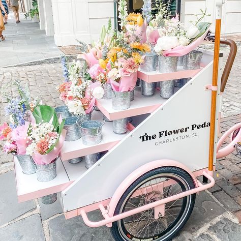 Mobile Flower Cart, Flower Cart Ideas, Pop Up Flower Shop, Mobile Flower Shop, Floral Cart, Bbq Lunch, Iced Lattes, Flower Shop Design, Flower Truck