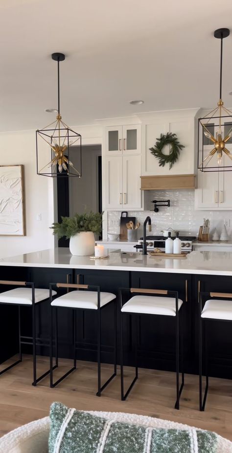 Black White Gold Kitchen, White And Gold Kitchen Ideas, Black White And Gold Kitchen, Modern Kitchen Colors, White Gold Kitchen, Gold Kitchen Ideas, White And Gold Kitchen, Two Toned Kitchen, Two Toned Kitchen Cabinets