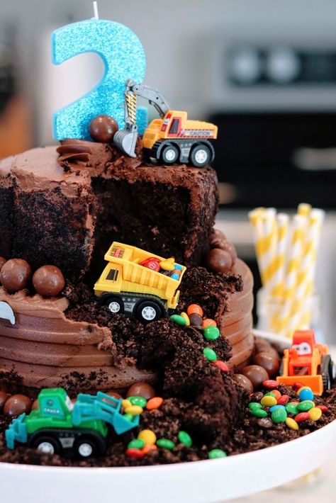 Construction Cake For Boys, Truck Cakes For Boys, Kids Birthday Cakes For Boys, Construction Truck Birthday, Truck Birthday Cake, Digger Cake, Construction Birthday Cake, Truck Birthday Cakes, Construction Theme Birthday Party