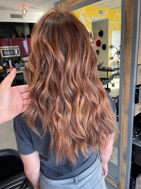 Ginger Brunette Hair Balayage, Red Ish Brown Hair Highlights, Highlight Auburn Hair, Brownish Reddish Hair With Highlights, Auburn Hair With Honey Highlights, Highlights Brown Red Hair, Brown Hair Red Undertone Highlights, Strawberry Red Highlights In Brown Hair, Ginger Toned Brown Hair