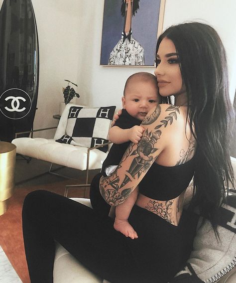 Krista Keehus, Boss Lady Outfit, Goth Baddie, Looks Hippie, Tattooed Girls, Goth Baby, Aesthetic Grunge Outfit, Tattoed Girls, Tattoo Girl