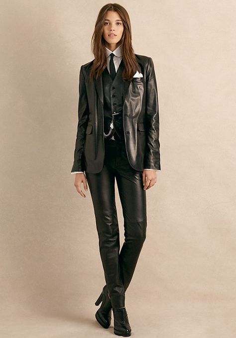 English Outfit, Leather Outfits Women, Women Wearing Ties, Woman In Suit, Leather Suit, Leder Outfits, Leather Outfit, Leather Jackets Women, Suit Fashion