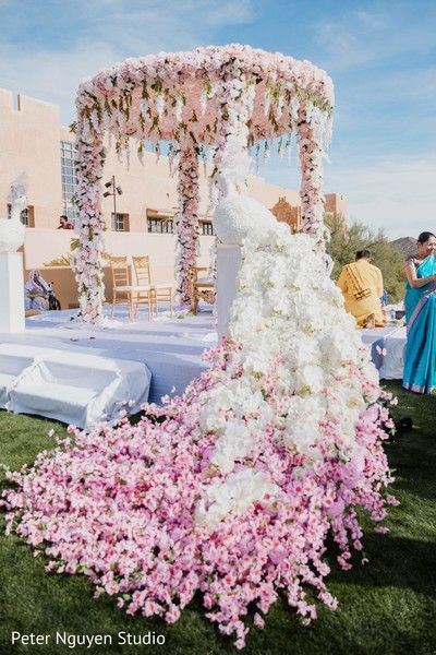 Peacock Flower Decoration, Outdoor Indian Wedding Mandap, Pastel Indian Wedding, Floral Mandap Decor, Mandap Decor Indian, Vidhi Mandap, Indian Wedding Mandap, Wedding Invitations Indian, Flower Peacock