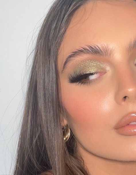 Eye Makeup Pictures, Green Eyeshadow, Gold Makeup, Makeup Eye Looks, Makeup Obsession, Makeup Pictures, Makeup Eyeliner, Glam Makeup, Makeup Essentials