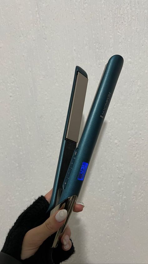 Hair Straighteners Aesthetic, Hair Straightener Aesthetic Photo, Straighteners Aesthetic, Hair Straightener Aesthetic, Wavy Hair With Straightener, Ale Haro, Curly Iron, Hot Hair Tools, Hair Lookbook