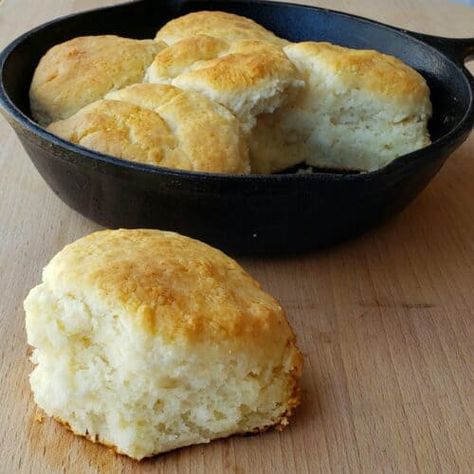 Quick Biscuit Recipe, Homemade Biscuits From Scratch, 2 Ingredient Biscuits, Quick Biscuits, Easy Homemade Biscuits, Biscuits From Scratch, Make Biscuits, Homemade Biscuits Recipe, Easy Biscuit Recipe