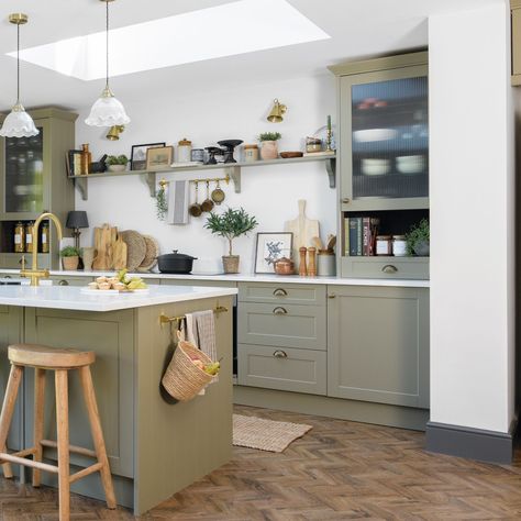 5 kitchen cabinet colours to avoid for an on-trend look | Ideal Home Kitchen Cabinet Colours, 1930s House Interior, Cabinet Colours, 1930s Semi, 1930s Home, 1930s Kitchen, Ideal Home Magazine, Small Galley Kitchen, 1930s House