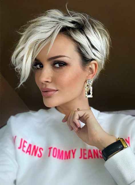 Bob Blonde, Pixie Wig, Wig Blonde, Edgy Haircuts, Growing Out Short Hair Styles, Blonde Pixie Haircut, Trendy Short Haircuts, Haircut Inspiration, Edgy Short Hair