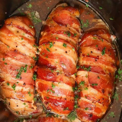 Garlic Chicken Breast Recipes, Bacon Wrapped Chicken Breast, Chicken Breast Slow Cooker, Slow Cooker Bacon, Wrapped In Bacon, Chicken Breast Recipe, Wrapped Chicken, Bacon Wrapped Chicken, Crockpot Dishes