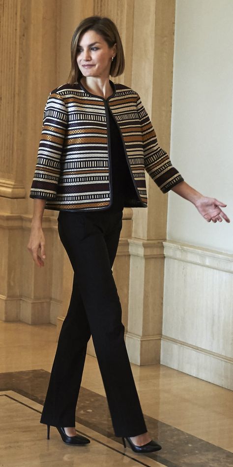 Queen Letizia Wears a Statement Jacket Winter Formal Outfits For Women, Coat Outfits For Women, Bolero Blazer, Statement Jacket, White Trousers, Letizia Of Spain, Queen Letizia, Work Attire, Black & White