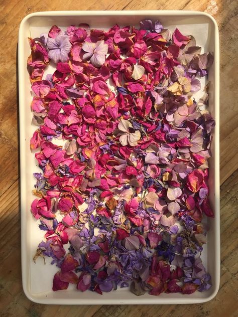 Flower Confetti Wedding, Dried Petal Confetti, Confetti Diy, Flower Drying, Dried Flower Confetti, Flower Petal Confetti, Petal Toss, Church Wedding Flowers, Confetti Cones