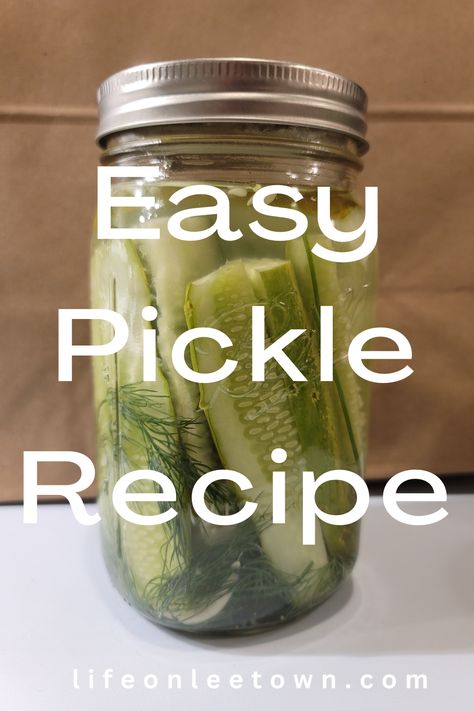 Easy Pickle Recipe Create these amazing simple easy pickle recipe today! You only need a few ingredients to have fresh, crisp, delicious homemade pickles. Pickling Liquid Recipe, Easy Dill Pickle Recipe, Easy Pickle Recipe, Home Made Pickles, Pickles Homemade Easy, Pickles Recipes, Homemade Extracts, Easy Pickle, Easy Pickling Recipes