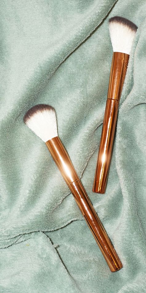 We asked dermatologists to tell us how often we should replace our makeup brushes, amongst other skin-saving tool tips. Read on for what they said. Eye Shadow Makeup Ideas, How To Wash Makeup Brushes, Makeup Basics, Lipstick Looks, Dermatology Clinic, Eye Shadow Makeup, Tool Tips, Shadow Makeup, Brush Cleanser