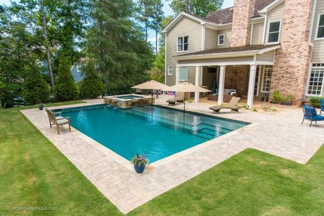 Linear/Modern Pools - ATLANTIS POOLS & SPAS, LLC Backyard With A Pool, Pool Patio Designs, Moderne Pools, Pool And Patio, Rectangle Pool, Dream Backyard Pool, Living Pool, Pools Backyard Inground, Rectangular Pool