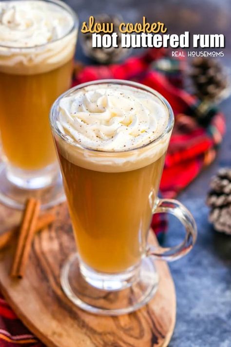 Crockpot Moonshine, Holiday Fondue, Hot Buttered Rum Recipe, Hot Chocolate Cocktail, Warm Cocktails, Butter Rum, Buttered Rum, Rum Recipes, Best Crockpot Recipes