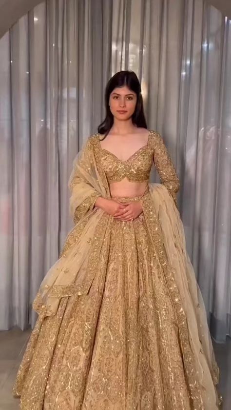 Golden Bridal Lehenga, Golden Lehenga, Engagement Dress For Bride, Latest Bridal Lehenga Designs, Best Indian Wedding Dresses, Engagement Lehenga, Indian Wedding Gowns, Latest Bridal Lehenga, Wedding Lehenga Designs