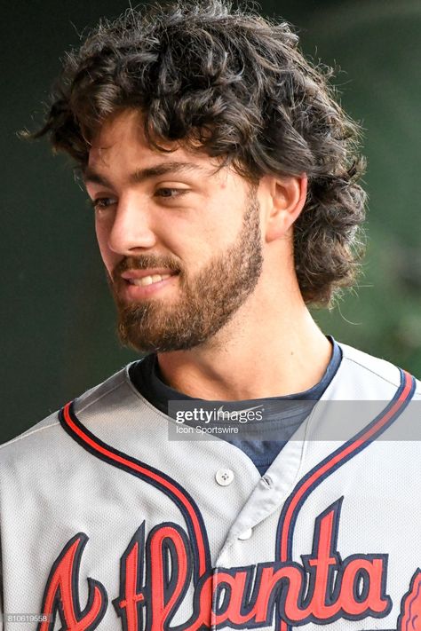 News Photo : Atlanta Braves shortstop Dansby Swanson walks in... Baseball Haircuts, Dansby Swanson, Beard Styles Short, Men Haircut Curly Hair, Atlanta Braves Baseball, Baseball Guys, Braves Baseball, Baseball Boys