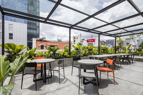 Gallery of Publik Office in SAIGON / Sanuki Daisuke architects - 5 Office Roof Terrace, Terrace Office Design, Office Terrace Design, Office Terrace Garden, Rooftop Office, Office Terrace, Rooftop Garden Urban, Outdoor Roof, Office Cafeteria