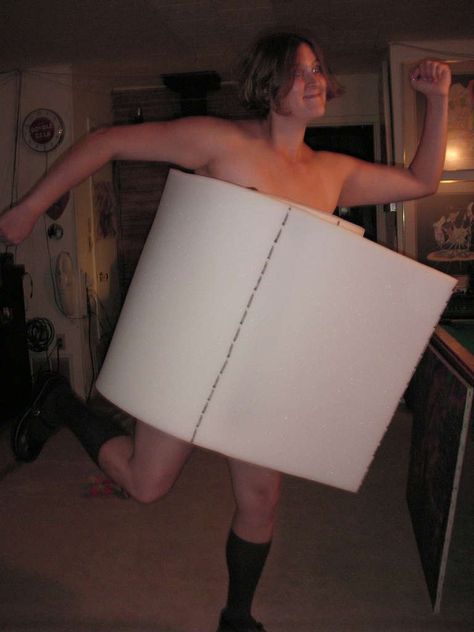 DIY toilet paper costume :: takes 30 mins to make, cost $ 35 Inappropriate Halloween Costumes, Cosmo And Wanda Costume, Two Person Halloween Costumes, Geek Outfit, Paper Costume, Halloween Costumes To Make, Cosmo And Wanda, Diy Costumes Women, Clever Halloween Costumes