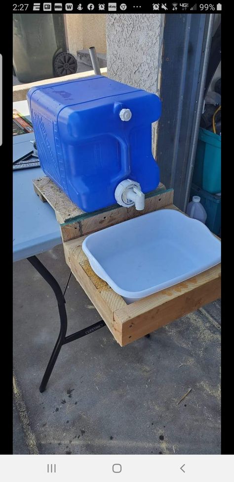 Diy Sink, Camping Sink, Rv Camping Tips, Camper Hacks, Small Crafts, Camping Hacks Diy, Travel Trailer Camping, Water Station, Camping Toilet