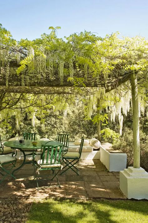 Ideas Para Decorar Jardines, Garden Seating Area, Rustic Backyard, Pergola Garden, London Garden, Garden Wallpaper, Covered Garden, English Country Gardens, Covered Pergola