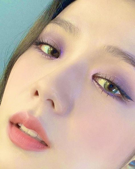 ‏ًًdavey on Twitter: "Jisoo's close-ups are GODTIER! She knows she's so gorgeous, beautiful, pretty, attractive, appealing, good-looking.... i'm lost of words good lord @Blackpink… https://t.co/xdEs4oSXIt" Makeup Ala Korea, Makeup Asia, Korean Makeup Look, Cute Eyeshadow Looks, Eyeshadow For Blue Eyes, Purple Eye Makeup, Makeup Hacks Beauty Secrets, Korean Eye Makeup, Fresh Makeup